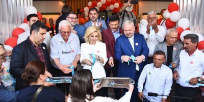 MENEMEN'DE ÇİLEK FESTİVALİ COŞKUSU