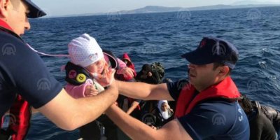 ÇEŞME AÇIKLARINDA CAN PAZARI..AKIN, AKIN GELİYORLAR..