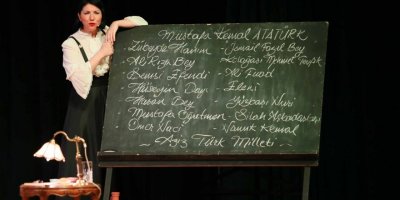 'KEMAL' İZMİRLİLERİ BÜYÜLEDİ..OYUN KARŞIYAKA'DA SERGİLENDİ...