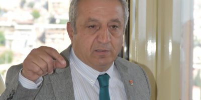 ÇİĞLİ BELEDİYE BAŞKANI UTKU GÜMRÜKÇÜ'NÜN YARDIMCISI MUHTARIN BURNUNU KIRDI