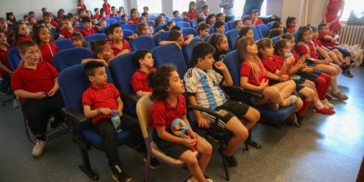 ABDÜL BATUR:'ÇOCUKLAR GÜZEL BİR DÜNYADA YAŞAMAYI HAK EDİYOR'