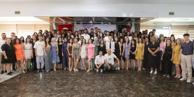 BAYRAKLILI ÖĞRENCİLER MORAL DEPOLADI