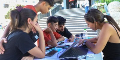 ALKIŞLAR BUCA BELEDİYESİ'NE..BELEDİYE ÖNÜNDE ÖĞRENCİYE LGS DESTEĞİ