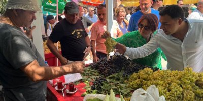 KARABURUN'DA ÜZÜM TADINDA ŞENLİK