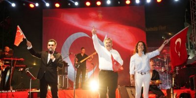 ÇEŞME BELEDİYESİ'DE 30 AĞUSTOS'U KONSERLE KUTLADI