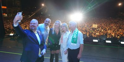 MENEMEN BELEDİYESİ'NDEN SERİ KONSERLER. HADİSE BİTTİ SIRADA LİNET, SUZAN KARDEŞ VS VAR